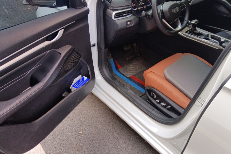 吉利汽车 帝豪 2025款 第4代 1.5L CVT尊贵型中控内饰7003