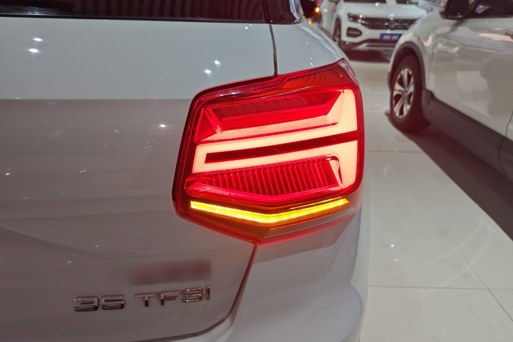 奥迪Q2L 2020款 35 TFSI 进取动感型车身外观9