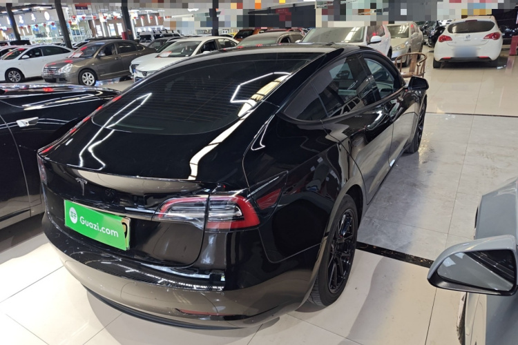 特斯拉 Model 3 2022款 后轮驱动版车身外观7