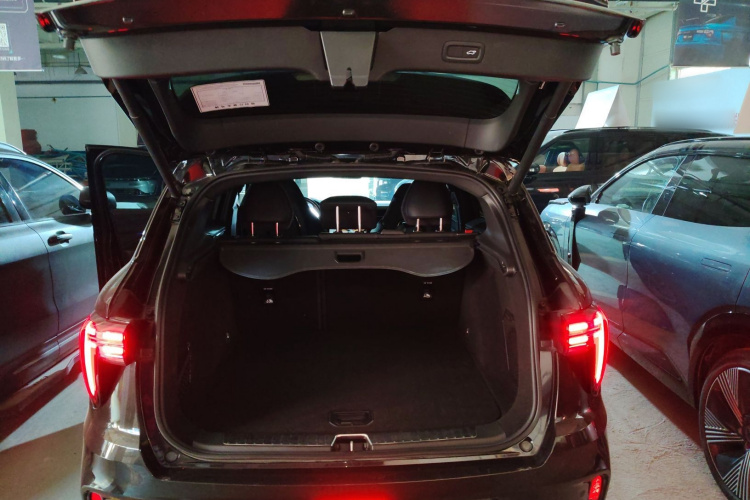 领克01 EM-P 2023款 1.5TD EM-P PM机舱底盘23