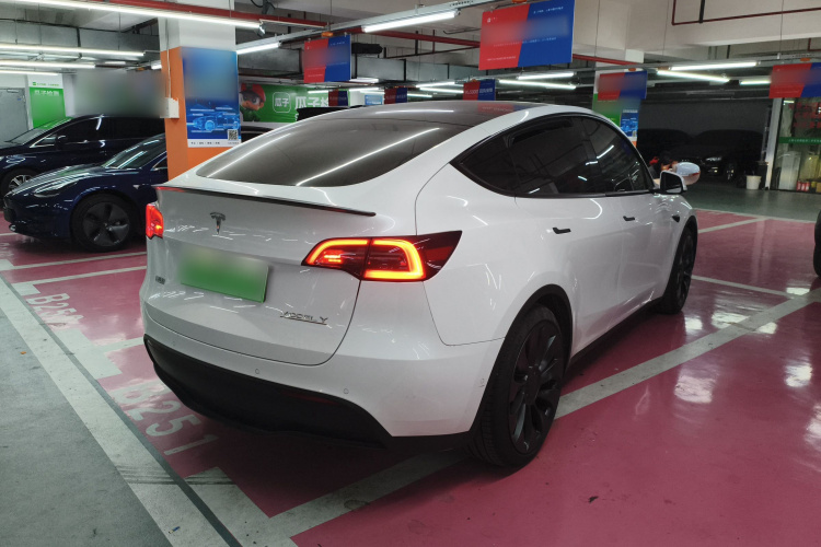 特斯拉 Model Y 2022款 Performance高性能全轮驱动版车身外观7