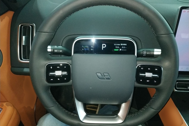 理想汽车 理想L8 2023款 Air中控内饰13