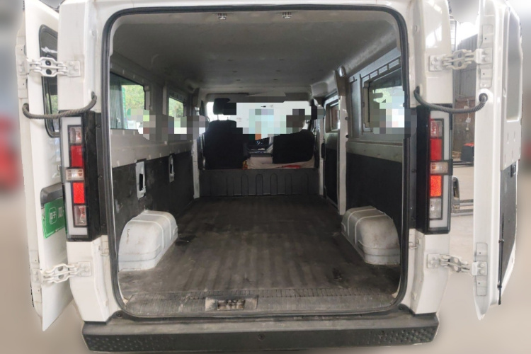 SRM鑫源新能源E3L 2025款 宁德41.86Kwh 305KM 实用型客车中控内饰23