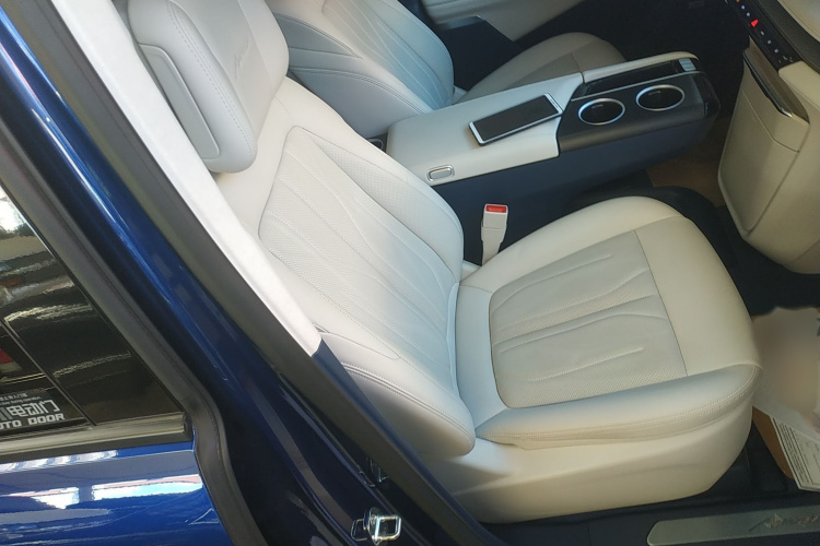 别克GL8新能源 2024款 陆尊 奢享版 6座局部细节41