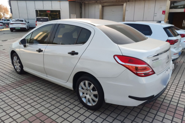 标致308 2014款 乐享版 经典 1.6L 手动优尚型车身外观4