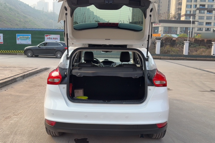 福特 福克斯 2018款 两厢经典 1.6L 自动风尚型智行版中控内饰7003