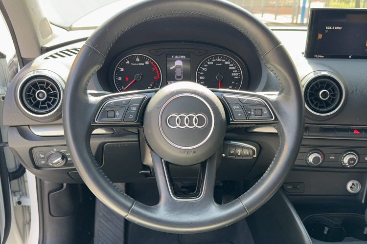 奥迪A3 2018款 30周年年型 Limousine 35 TFSI 进取型局部细节13