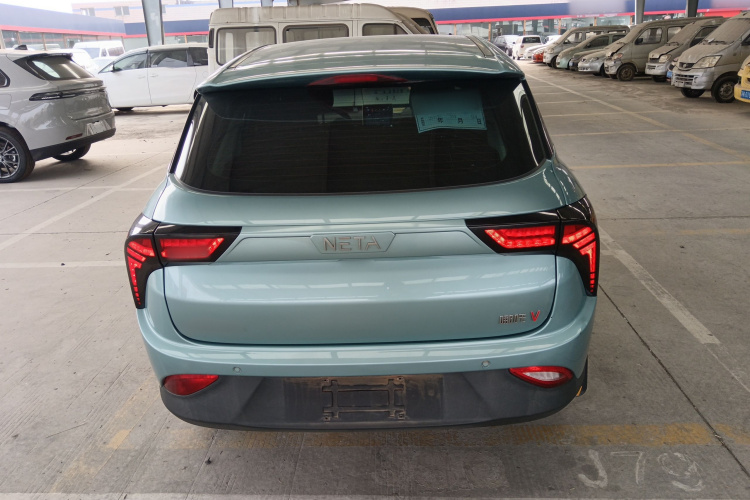 哪吒汽车 哪吒V 2021款 标准续航娱乐版升级型车身外观6