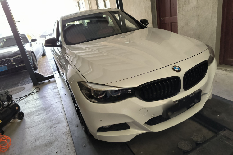 宝马3系GT 2020款 320i M运动曜夜版车身外观6002