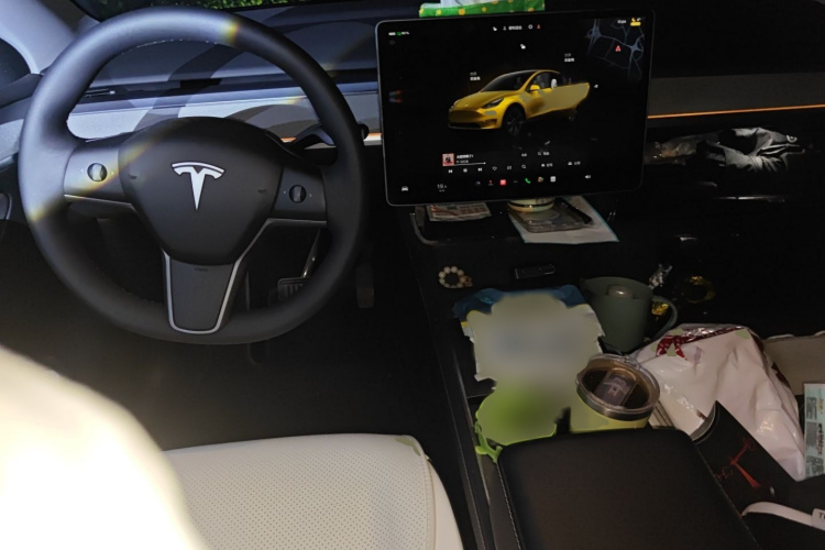 特斯拉 Model Y 2024款 后轮驱动版中控内饰7002