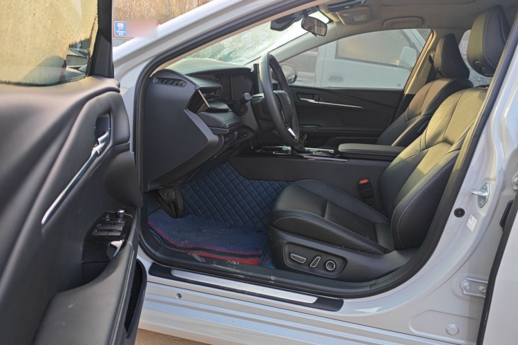 丰田 凯美瑞 2024款  双擎 2.0HG 尊贵版中控内饰7003