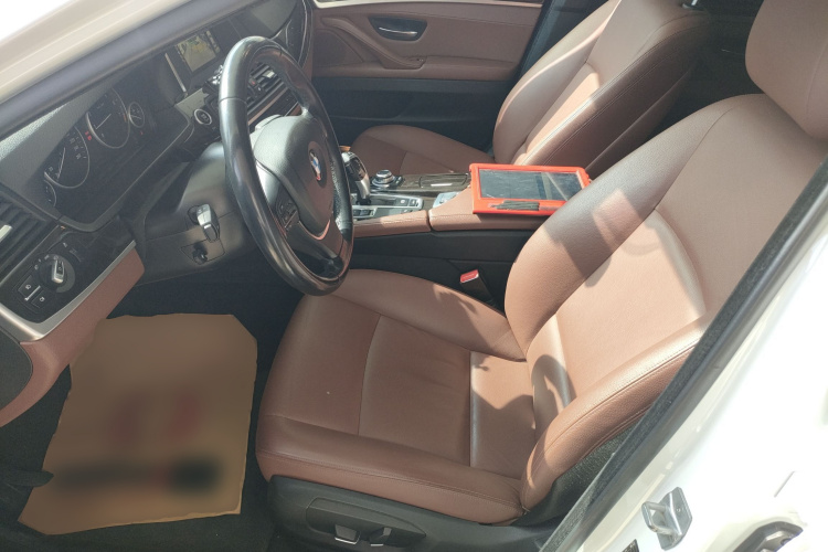 宝马5系 2017款 525Li 领先型中控内饰19