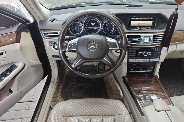 奔驰E级 2014款 E 300 L局部细节13