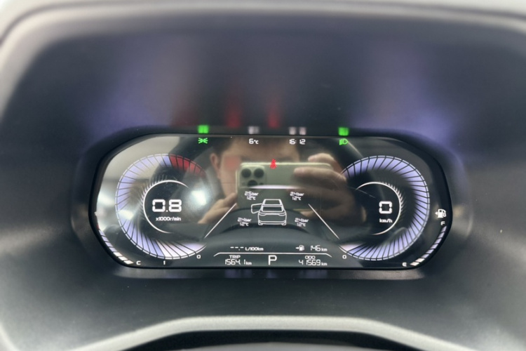 吉利汽车 帝豪 2023款 第4代冠军版 1.5L CVT尊贵型中控内饰7001