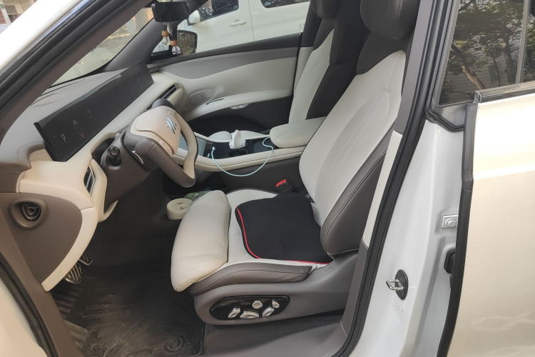 智己汽车 智己LS7 2023款 100kWh Lux后驱版局部细节19