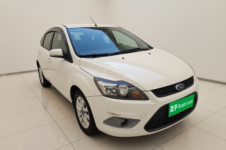 福特 福克斯 2013款 两厢经典 1.8L 自动基本型车身外观3