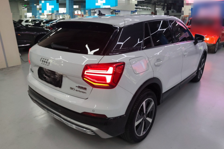 奥迪Q2L e-tron 2019款 Q2L e-tron 纯电智酷型车身外观7