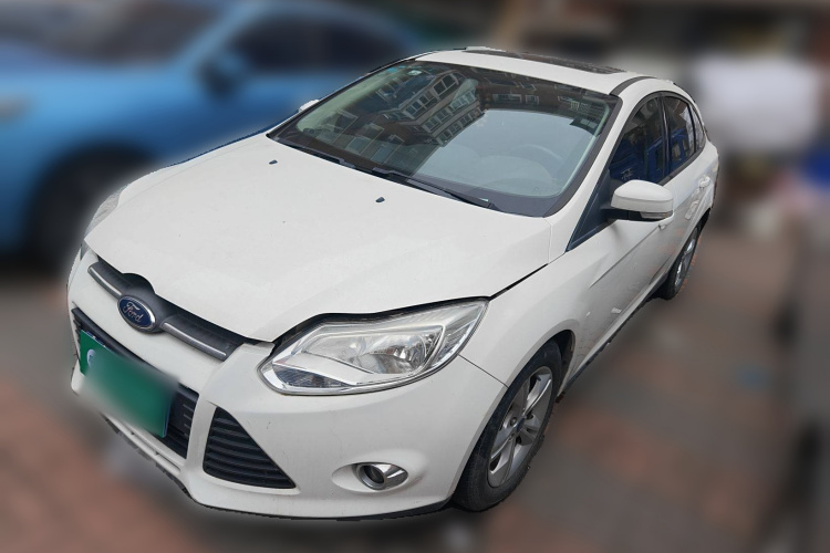 福特 福克斯 2012款 三厢 1.6L 手动风尚型车身外观1