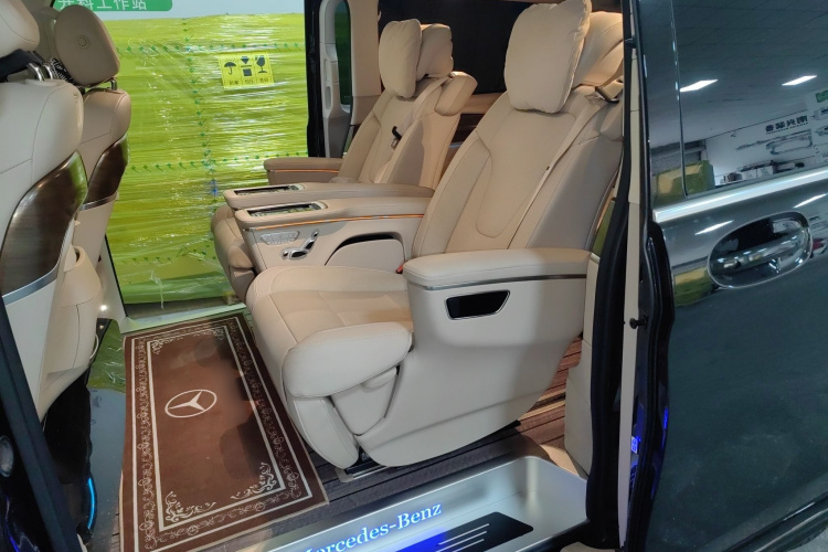 奔驰V级 2020款 V 260 L 长轴距豪华版中控内饰21