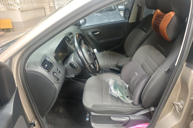 大众 2014款 1.6L Cross Polo 自动中控内饰19