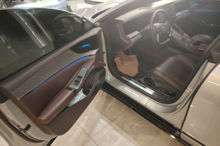 腾势Z9GT 2024款 1100四驱Max版中控内饰20