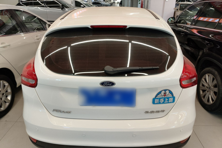 福特 福克斯 2017款 两厢 1.6L 自动舒适型智行版车身外观6006