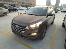 现代 途胜 2015款 1.6T 双离合两驱智能型