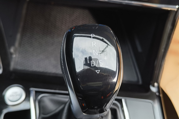 大众 帕萨特 2025款 出众款 380TSI 星空龙腾版中控内饰7008