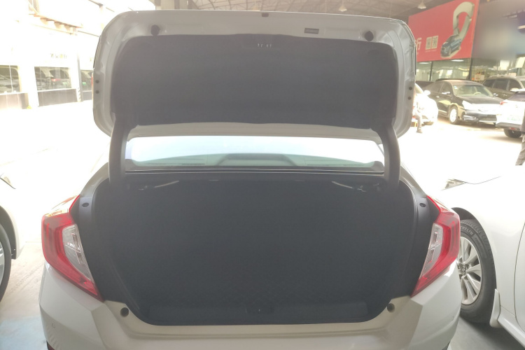 本田 思域 2016款 220TURBO CVT豪华版机舱底盘23