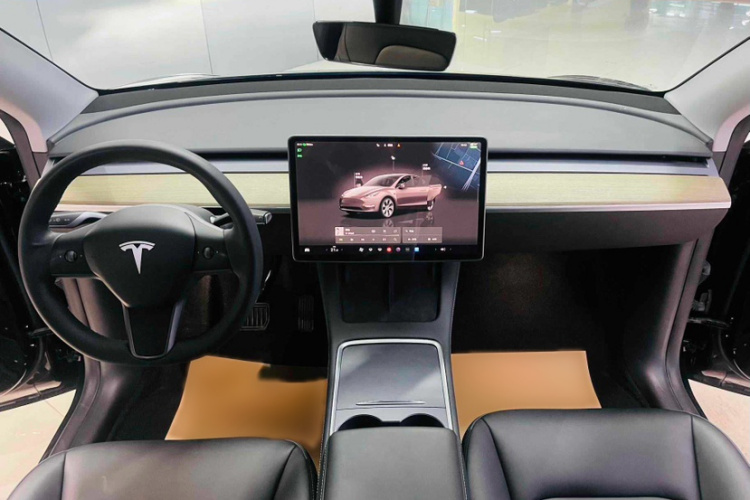 特斯拉 Model Y 2022款 改款 后轮驱动版中控内饰7003