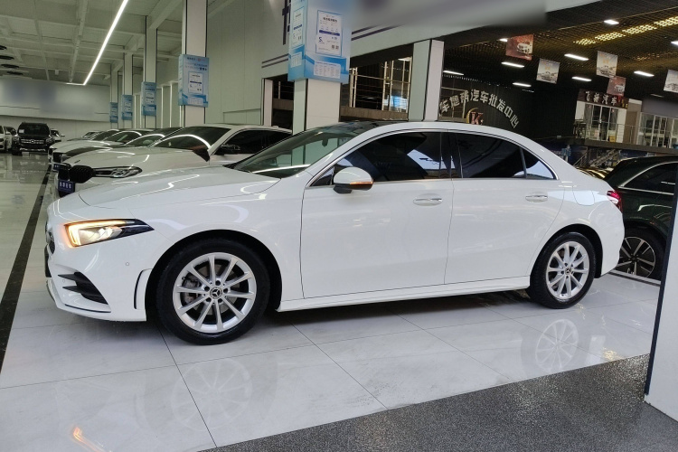 奔驰A级 2021款 A 200 L 运动轿车时尚型车身外观6003