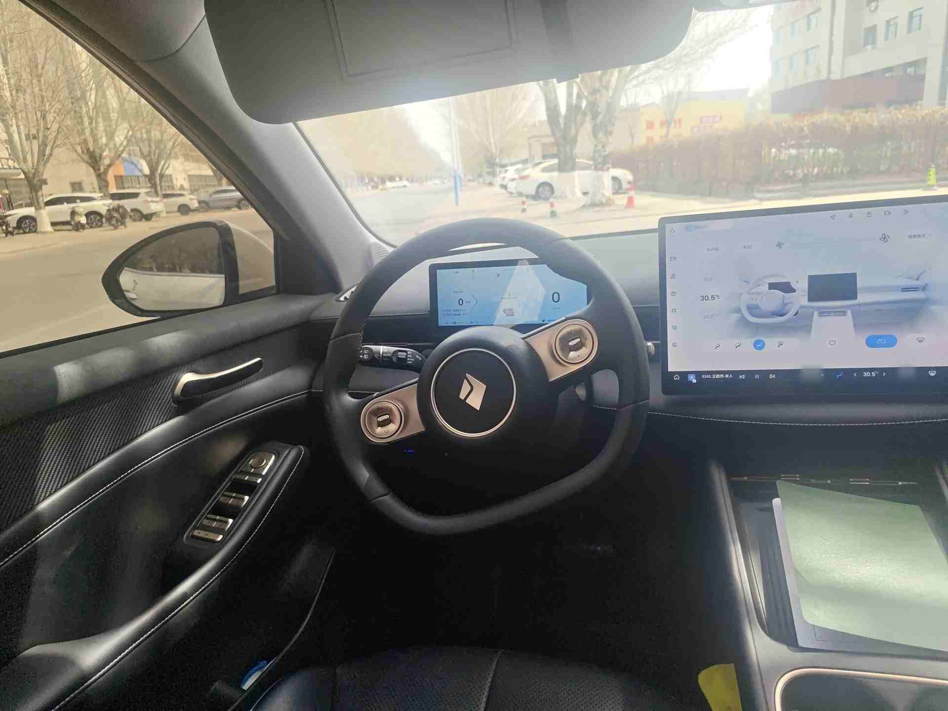 车辆多功能方向盘及仪表盘展示