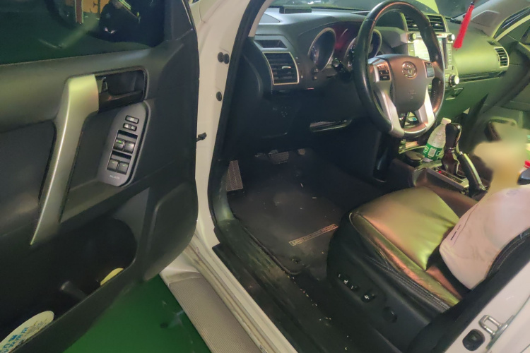 丰田 普拉多 2015款 2.7L 自动标准版中控内饰7003