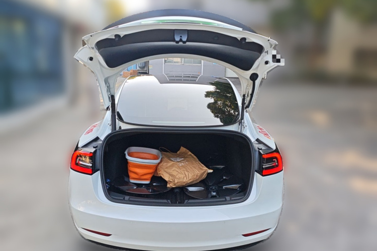 特斯拉 Model 3 2022款 后轮驱动版中控内饰23