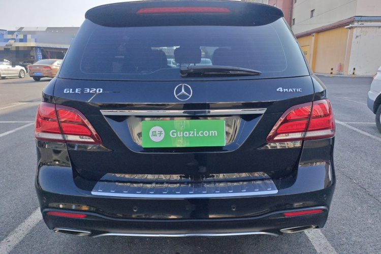 奔驰GLE 2017款 GLE 320 4MATIC 动感型车身外观6