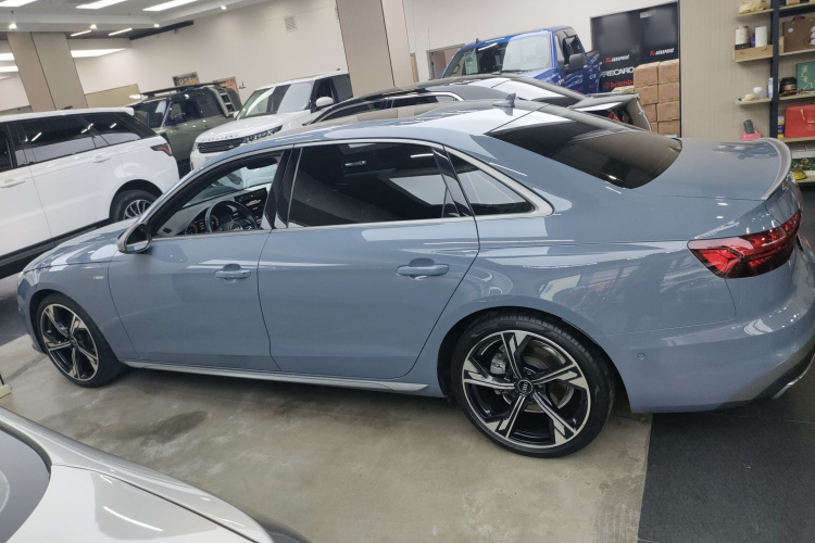 奥迪A4L 2022款 40 TFSI quattro RS套件燃速型车身外观4