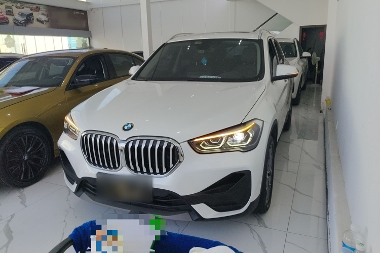 宝马X1 2021款 改款 sDrive25Li 领先型车身外观1