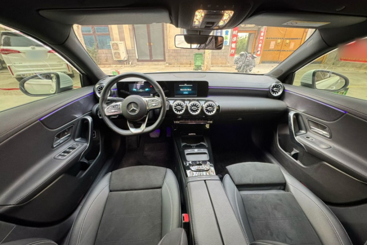 奔驰A级 2020款 A 180 L 运动轿车中控内饰7003