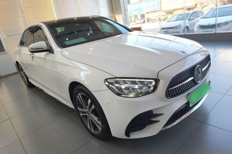 奔驰E级 2021款 E 260 L 运动型车身外观3