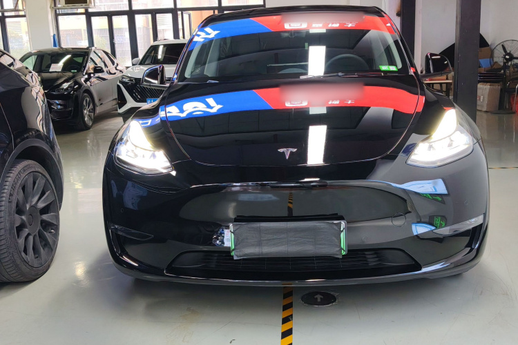 特斯拉 Model Y 2021款 标准续航后驱版车身外观2