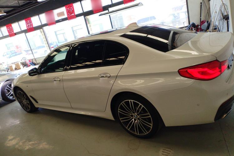 宝马5系 2018款 改款 530Li 领先型 M运动套装车身外观4