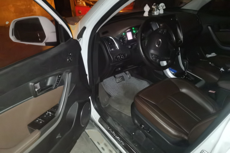 陆风X5 2016款 Plus 1.5T CVT创领版中控内饰7003