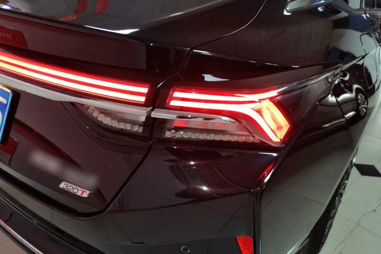 东风风神 奕炫MAX 2023款 1.5T 超炫潮爸版车身外观9