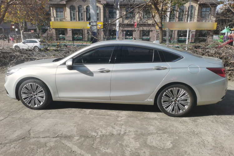 红旗H5 2022款 经典款 改款 1.8T 自动智联旗韵版车身外观4