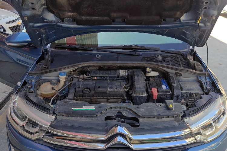 雪铁龙C3-XR 2015款 1.6L 自动先锋型机舱底盘24