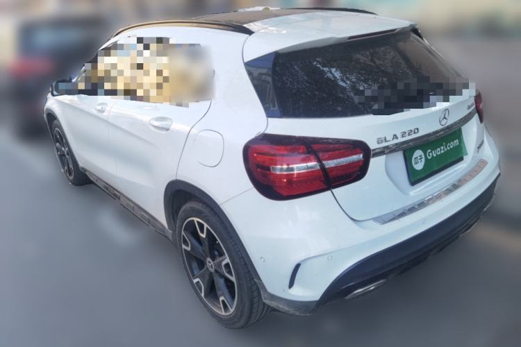 奔驰GLA 2018款 GLA 220 4MATIC 运动型车身外观6003