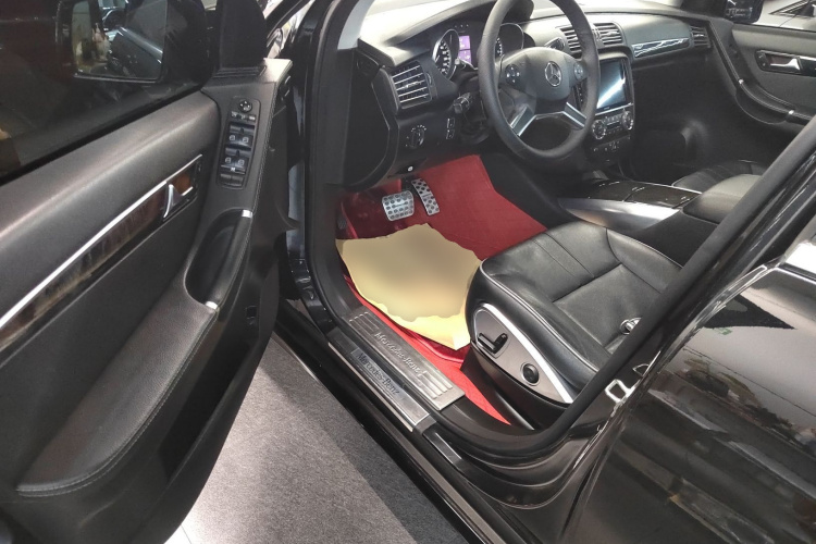 奔驰R级 2017款 R 320 4MATIC 商务型臻藏版中控内饰20