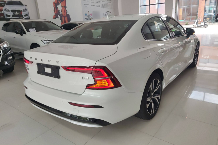 沃尔沃S60 2025款 B5 智雅运动版车身外观7