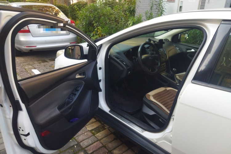 福特 福克斯 2012款 两厢 1.6L 手动舒适型中控内饰20