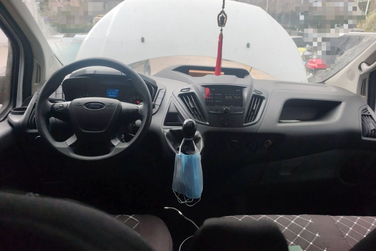 福特 全顺 2019款 2.0T柴油多功能商用车短轴低顶6座国VI中控内饰12